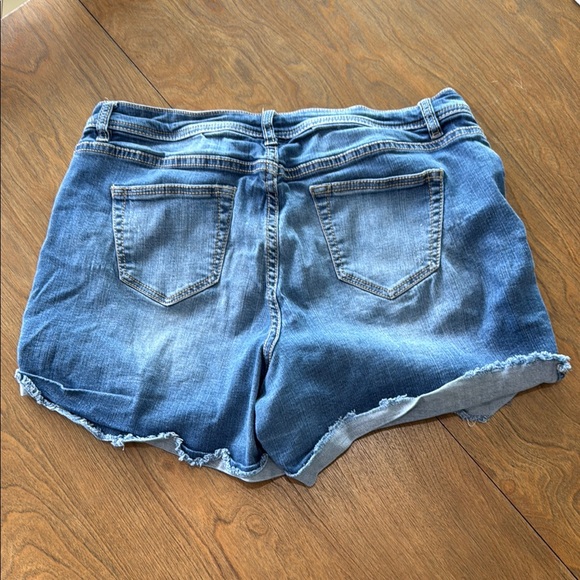 Lane Bryant Denim Distressed Women's Shorts 14 - Picture 5 of 6